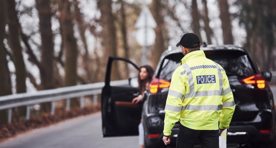 Nadmierna prędkość na drogach – apel policji o właściwą jazdę, szczególnie podczas zimy