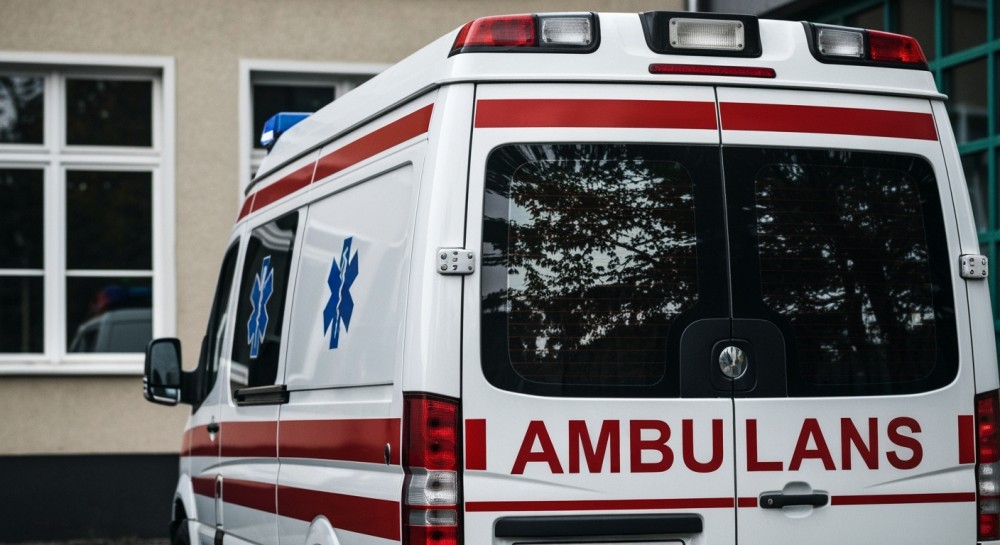 Pijany mężczyzna w opałach na Jezioraku: Groźny wypadek na wodzie